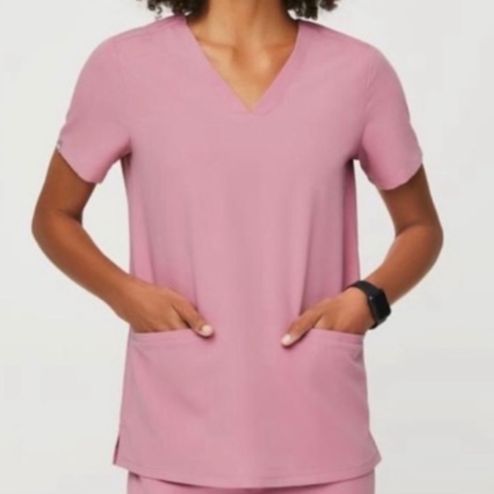CHALK PINK 2 pocket FIGS scrub top size Large